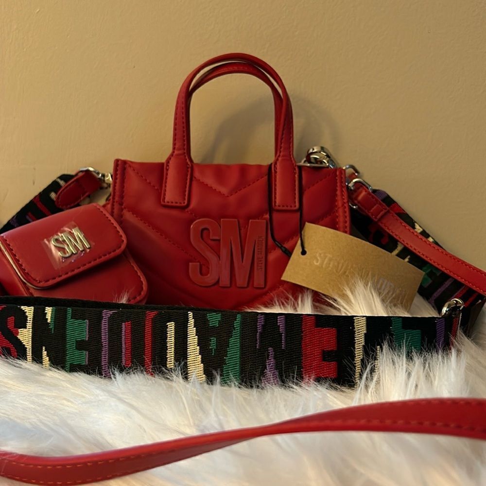 NWT Steve Madden (BARI) Crossbody Bag w/Airpod Case - Red - Picture 2 of 10